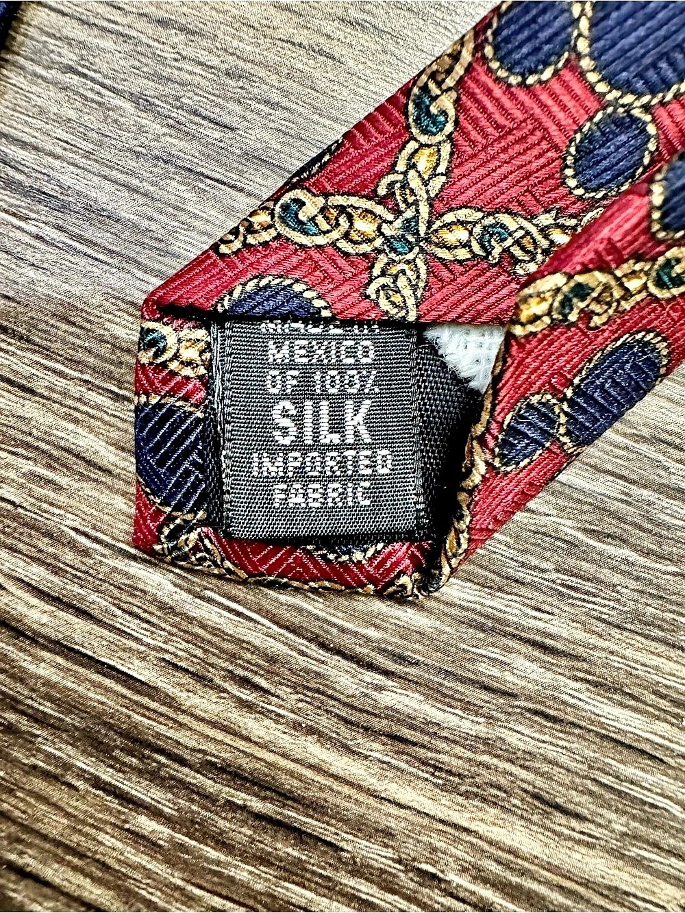 Vintage 90s Disney Mickey Inc Silk Tie Red Hidden Mickey Chain Necktie - Picture 4 of 4